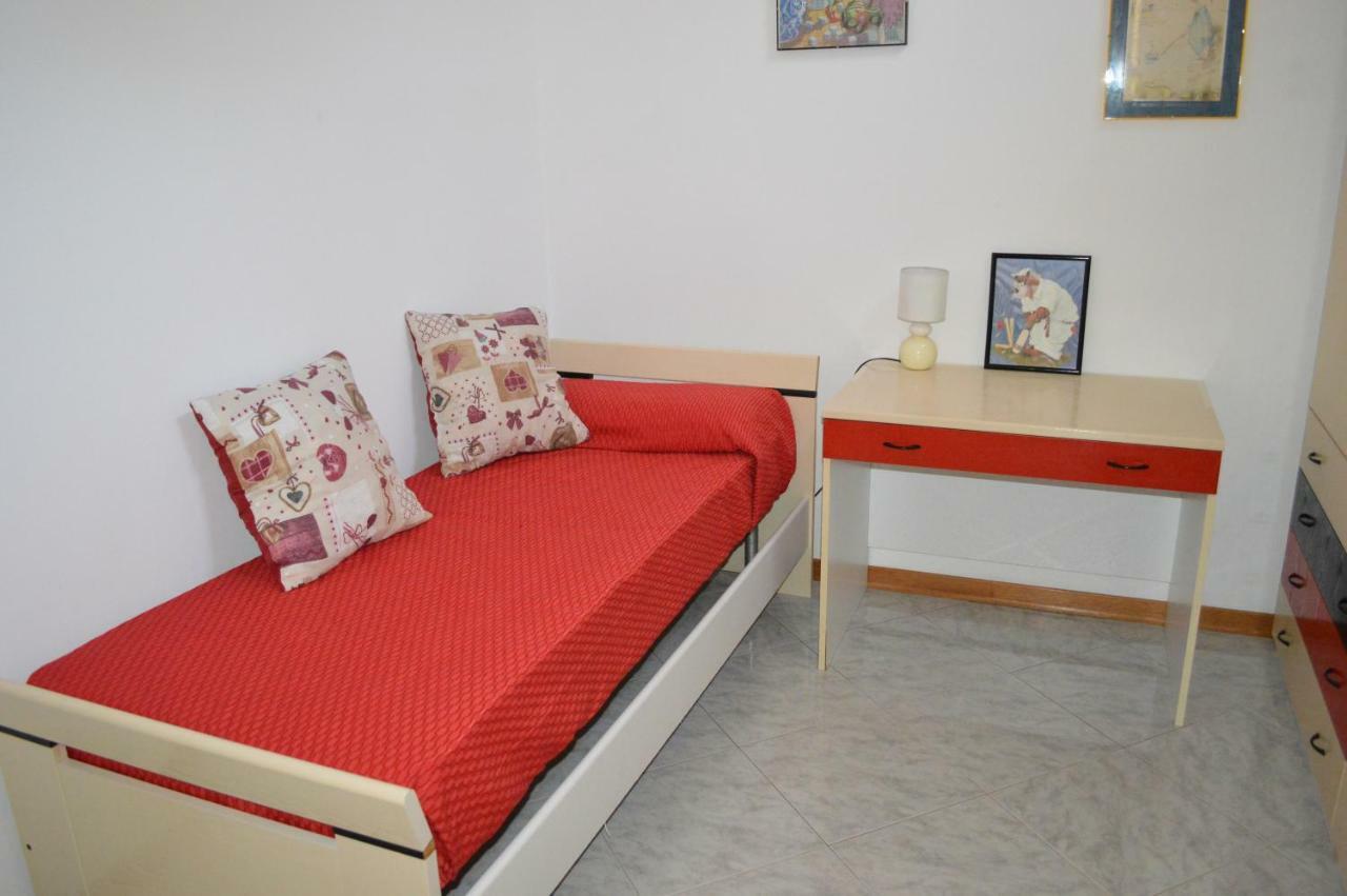 Casa Vacanze Da Roberta A Pochi Km Da Oristano Simaxis Dış mekan fotoğraf